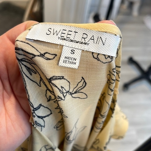 Sweet Rain Yellow Floral Faux Wrap Peplum Blouse Size Small - Picture 2 of 6